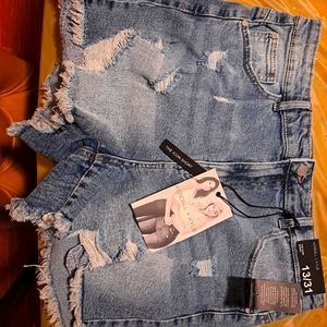 Kendall + Kylie Icon shorts sz 13/31
